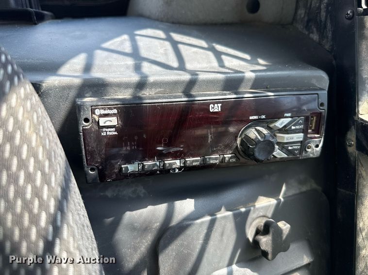 image for item DZ8679 2020 Caterpillar 289D3 tracked skid steer loader