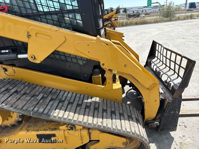 image for item DZ8680 2017 Caterpillar 279D tracked skid steer loader