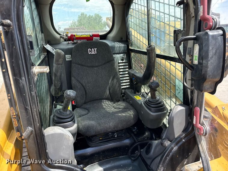 image for item DZ8680 2017 Caterpillar 279D tracked skid steer loader