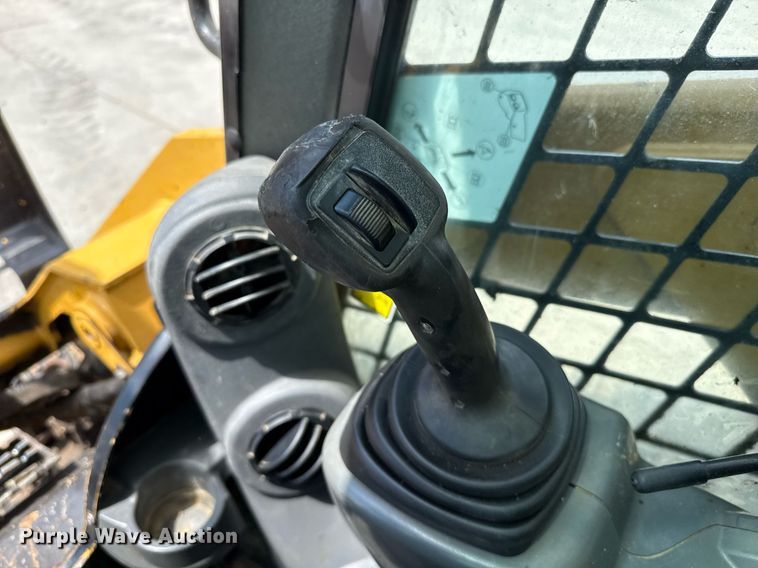 image for item DZ8680 2017 Caterpillar 279D tracked skid steer loader