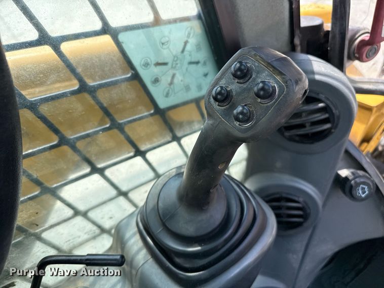 image for item DZ8680 2017 Caterpillar 279D tracked skid steer loader