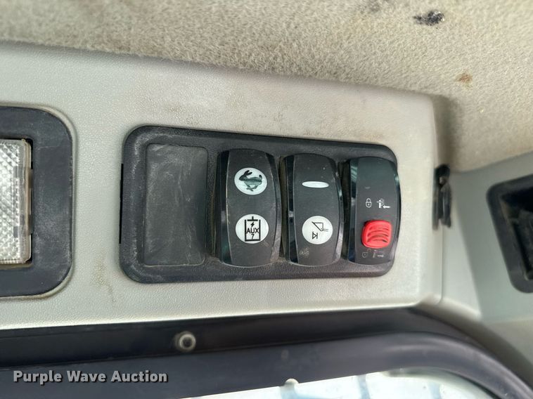 image for item DZ8680 2017 Caterpillar 279D tracked skid steer loader