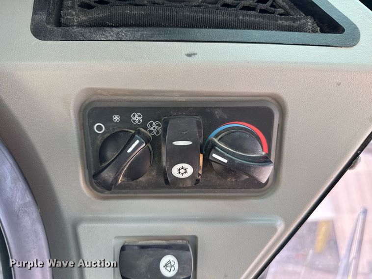 image for item DZ8680 2017 Caterpillar 279D tracked skid steer loader