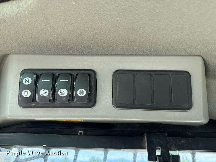 image for item DZ8680 2017 Caterpillar 279D tracked skid steer loader