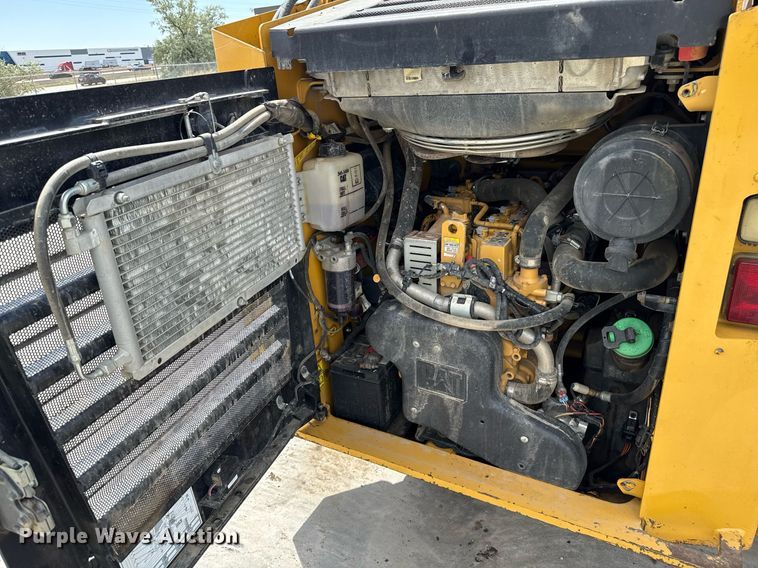 image for item DZ8680 2017 Caterpillar 279D tracked skid steer loader