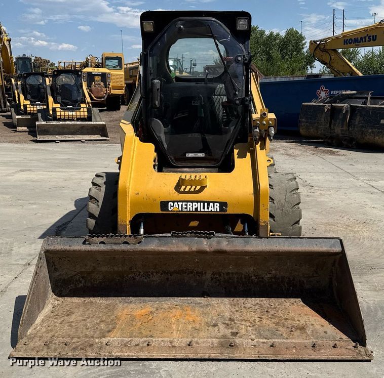 MINI CARGADOR SOBRE RUEDAS 2012 CATERPILLAR 246C