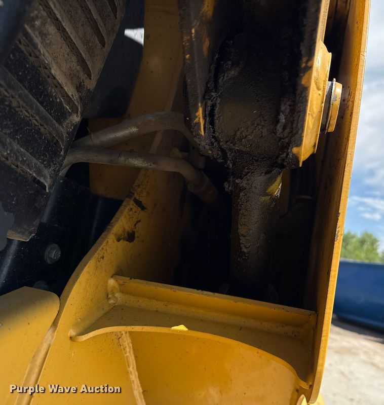 image for item DZ8681 2012 Caterpillar 246C skid steer loader