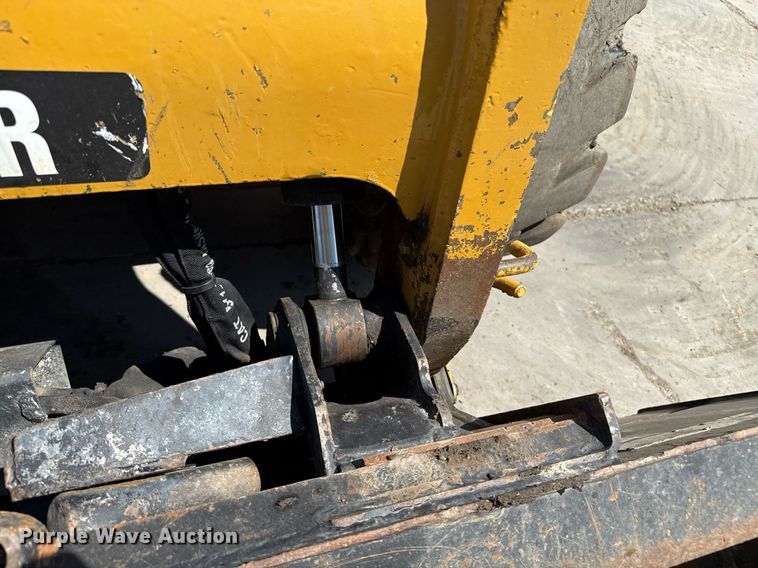 image for item DZ8681 2012 Caterpillar 246C skid steer loader