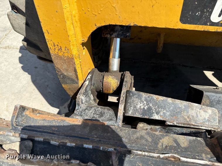 image for item DZ8681 2012 Caterpillar 246C skid steer loader