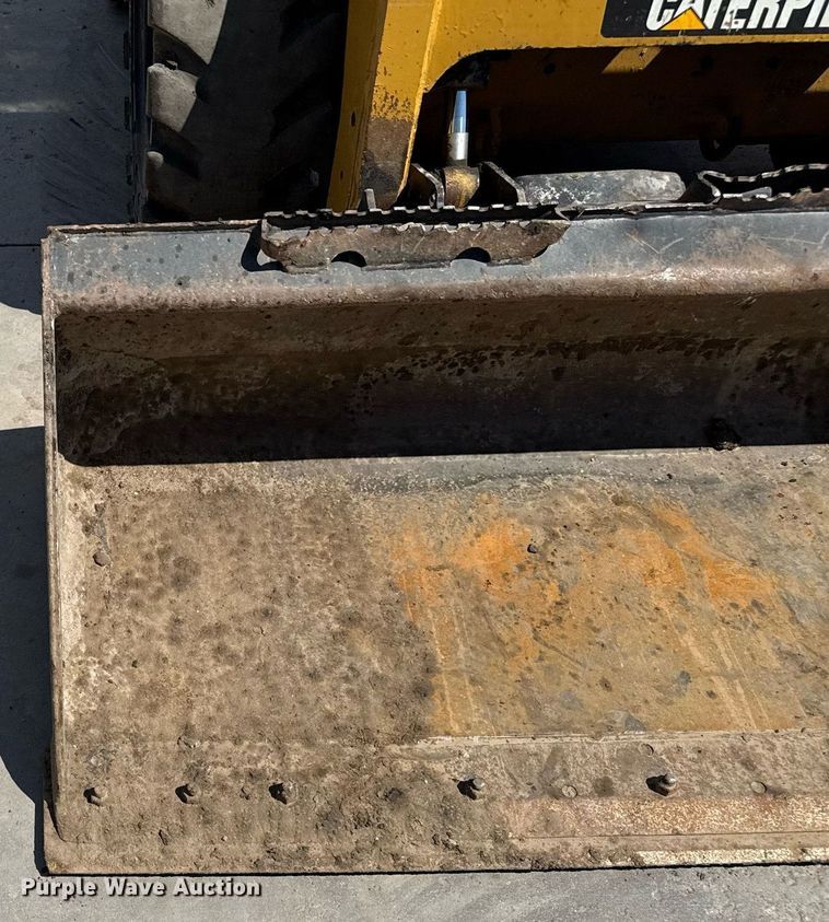 image for item DZ8681 2012 Caterpillar 246C skid steer loader