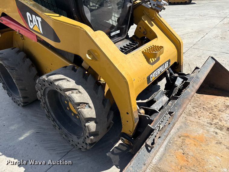 image for item DZ8681 2012 Caterpillar 246C skid steer loader