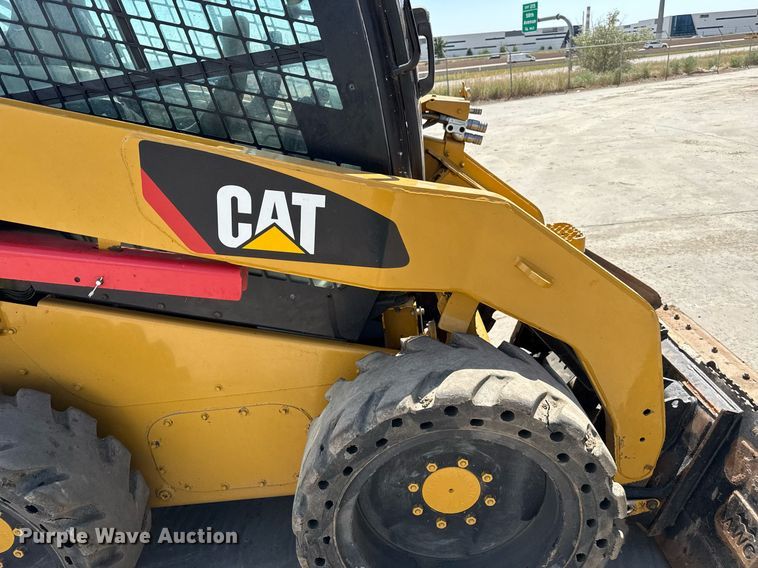 image for item DZ8681 2012 Caterpillar 246C skid steer loader