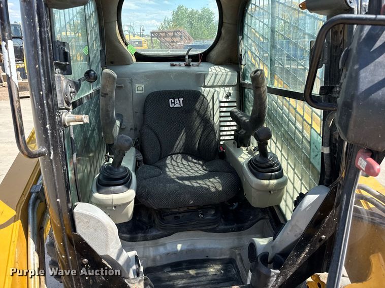 image for item DZ8681 2012 Caterpillar 246C skid steer loader