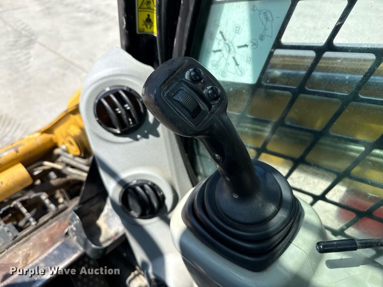 image for item DZ8681 2012 Caterpillar 246C skid steer loader