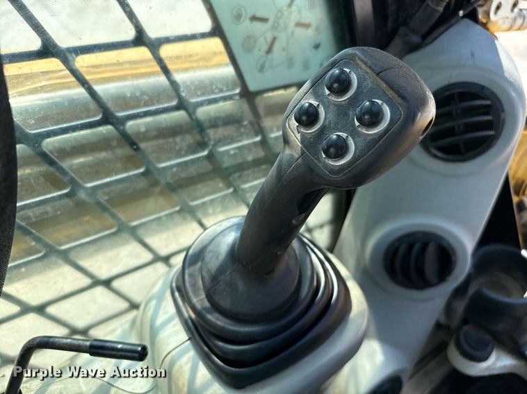 image for item DZ8681 2012 Caterpillar 246C skid steer loader