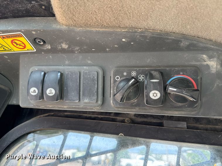 image for item DZ8681 2012 Caterpillar 246C skid steer loader