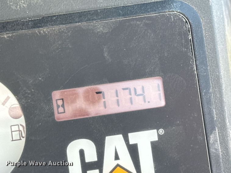 image for item DZ8681 2012 Caterpillar 246C skid steer loader