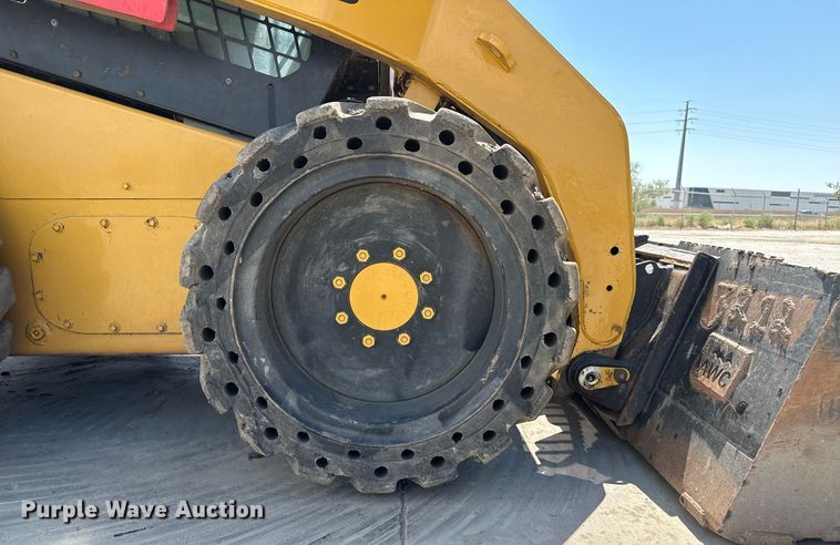 image for item DZ8681 2012 Caterpillar 246C skid steer loader