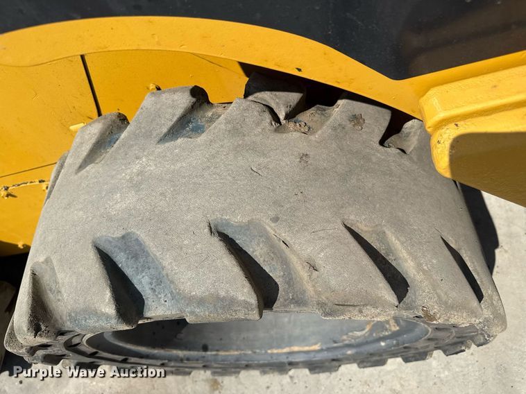 image for item DZ8681 2012 Caterpillar 246C skid steer loader