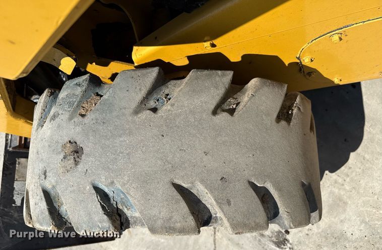 image for item DZ8681 2012 Caterpillar 246C skid steer loader