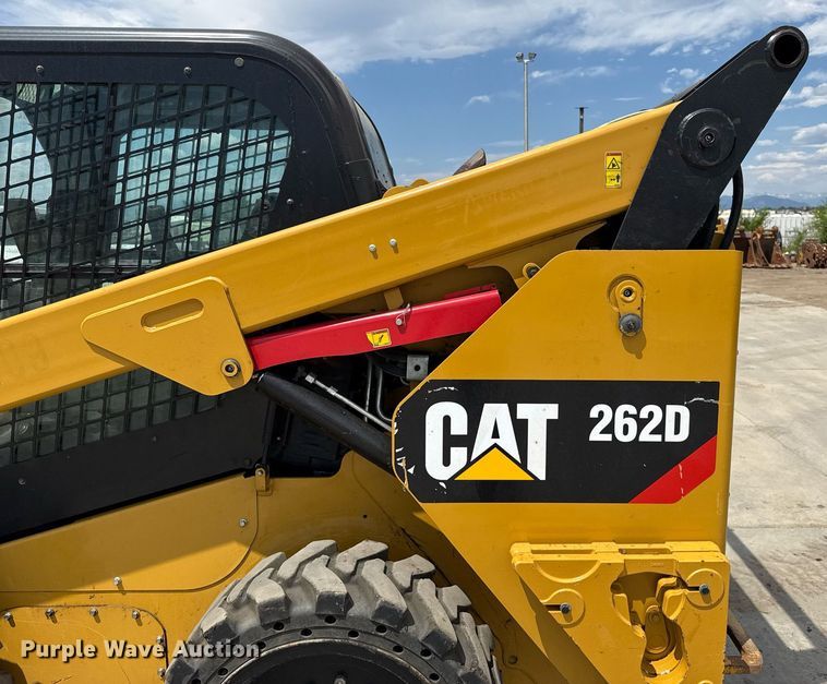 image for item DZ8682 2018 Caterpillar 262D skid steer loader