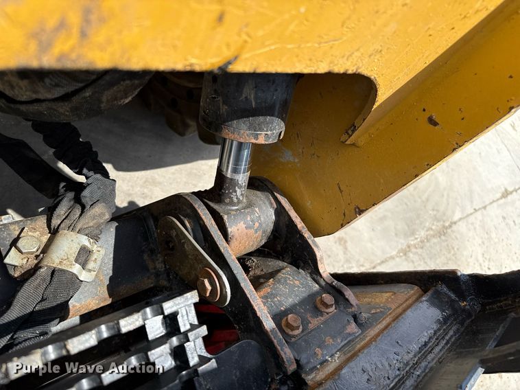 image for item DZ8682 2018 Caterpillar 262D skid steer loader