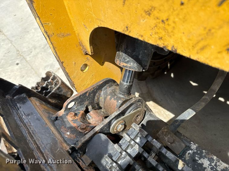 image for item DZ8682 2018 Caterpillar 262D skid steer loader