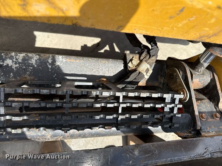 image for item DZ8682 2018 Caterpillar 262D skid steer loader