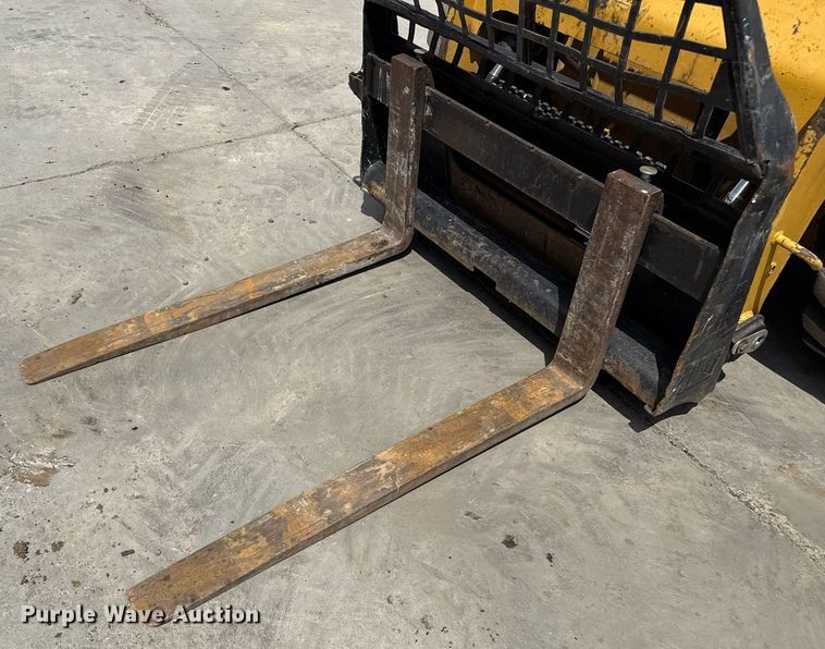 image for item DZ8682 2018 Caterpillar 262D skid steer loader