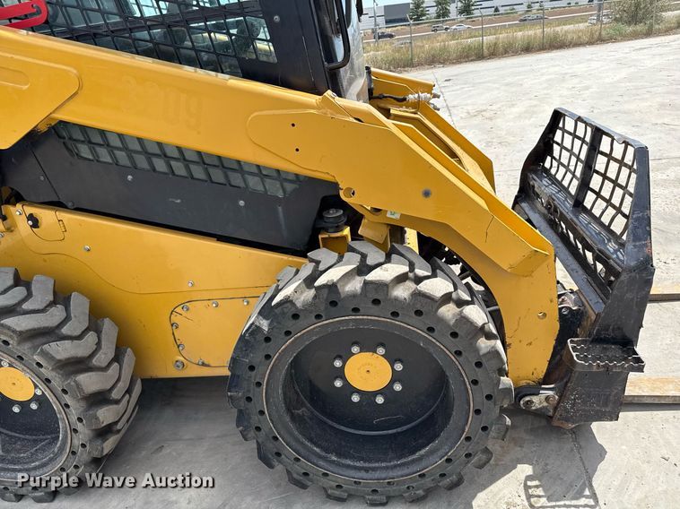 image for item DZ8682 2018 Caterpillar 262D skid steer loader