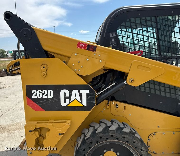 image for item DZ8682 2018 Caterpillar 262D skid steer loader