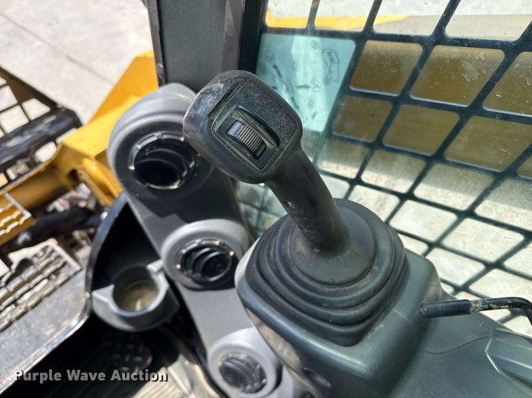 image for item DZ8682 2018 Caterpillar 262D skid steer loader