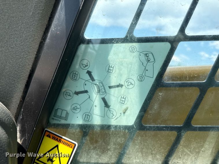 image for item DZ8682 2018 Caterpillar 262D skid steer loader