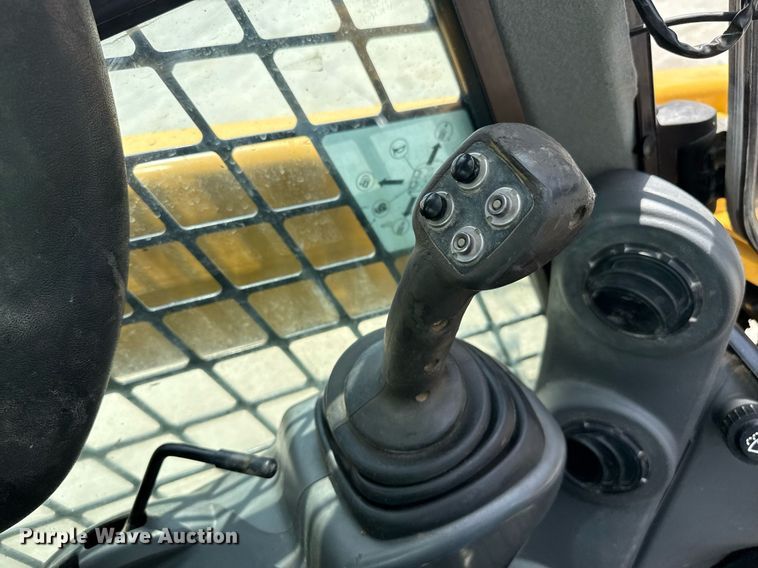 image for item DZ8682 2018 Caterpillar 262D skid steer loader