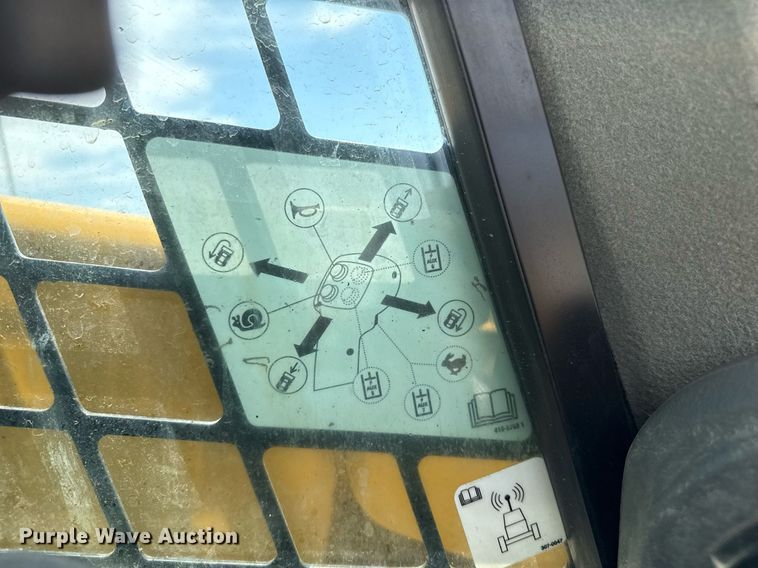 image for item DZ8682 2018 Caterpillar 262D skid steer loader