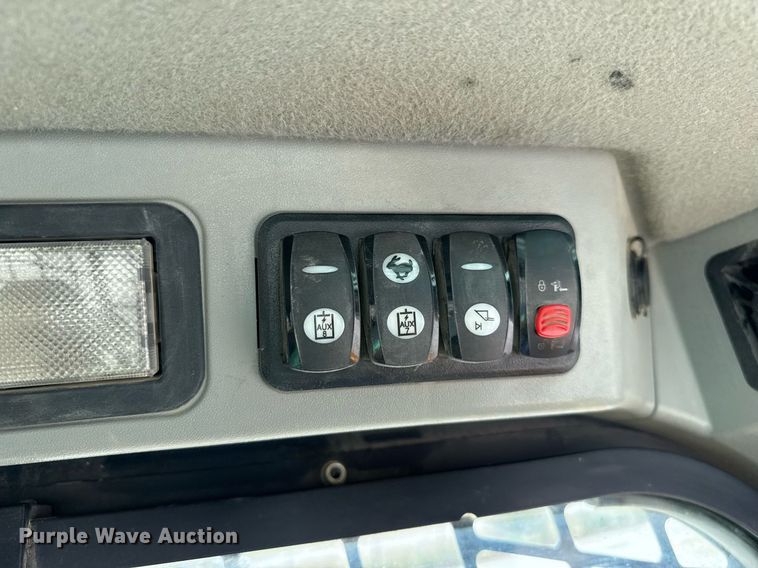 image for item DZ8682 2018 Caterpillar 262D skid steer loader