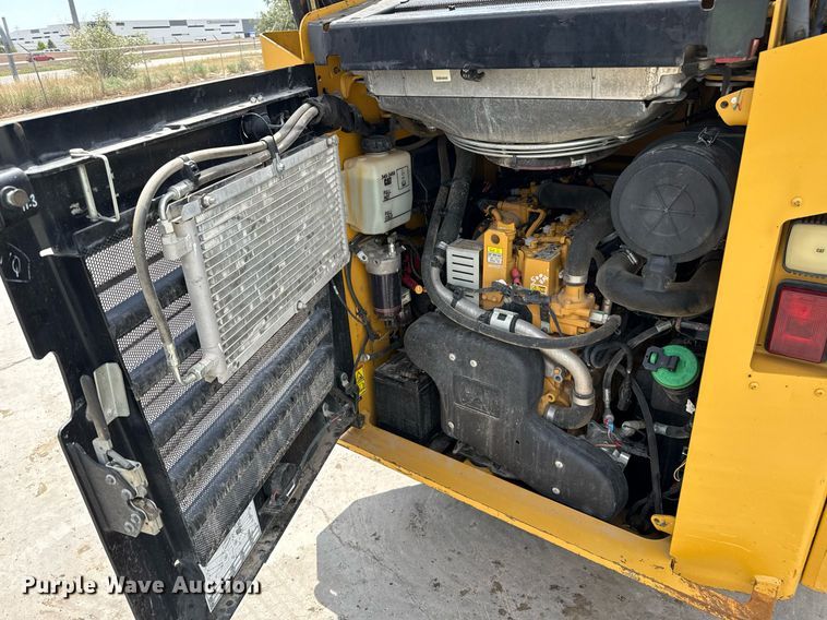 image for item DZ8682 2018 Caterpillar 262D skid steer loader