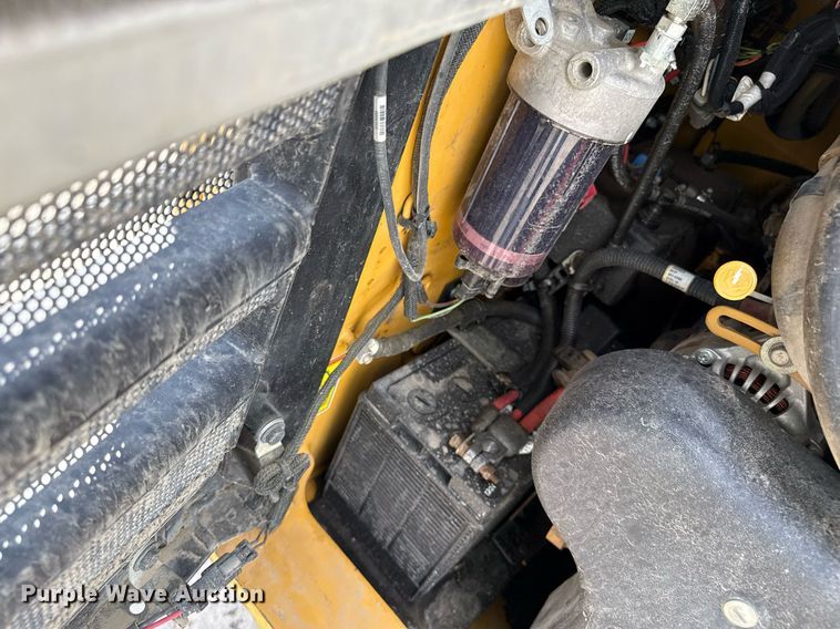 image for item DZ8682 2018 Caterpillar 262D skid steer loader