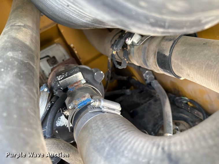 image for item DZ8682 2018 Caterpillar 262D skid steer loader