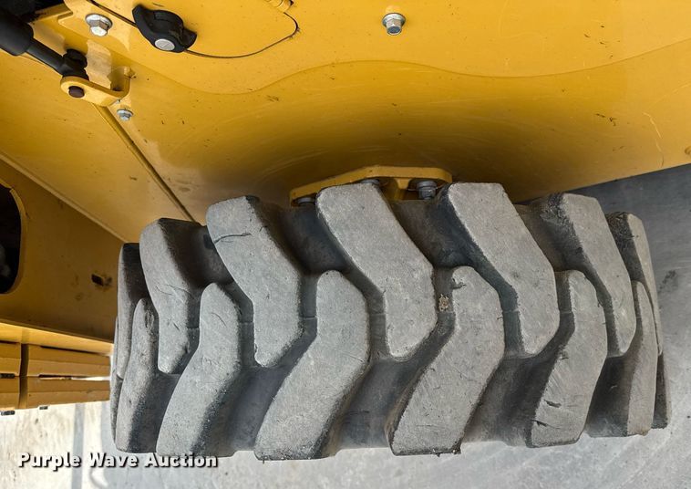 image for item DZ8682 2018 Caterpillar 262D skid steer loader