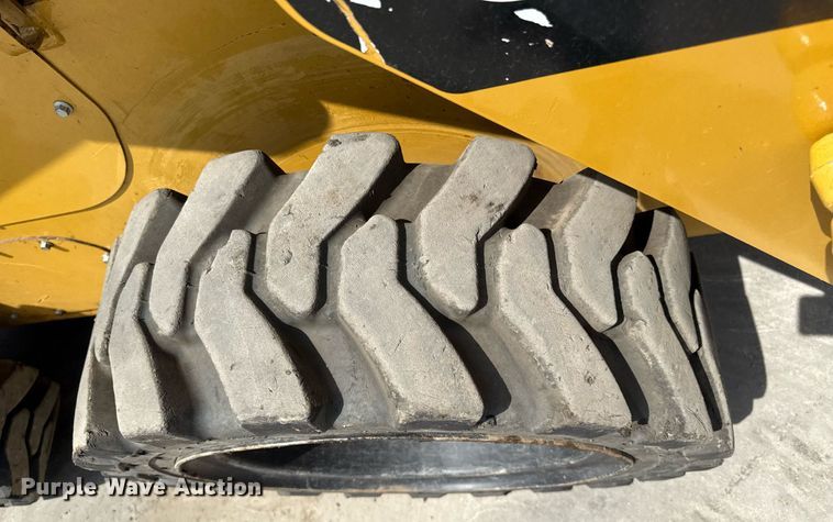 image for item DZ8682 2018 Caterpillar 262D skid steer loader