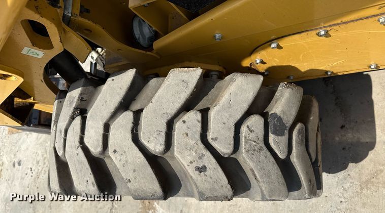 image for item DZ8682 2018 Caterpillar 262D skid steer loader