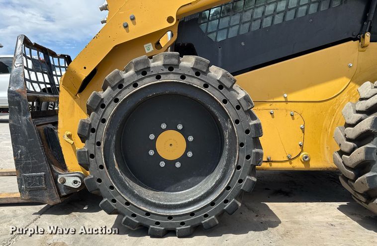 image for item DZ8682 2018 Caterpillar 262D skid steer loader