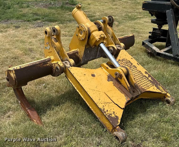 image for item DZ8699 Caterpillar  D6N  ripper