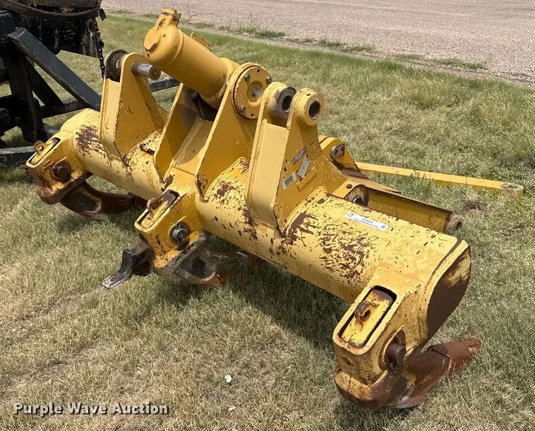 image for item DZ8699 Caterpillar  D6N  ripper
