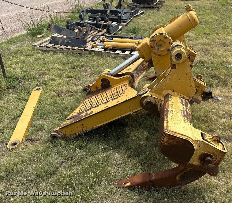 image for item DZ8699 Caterpillar  D6N  ripper