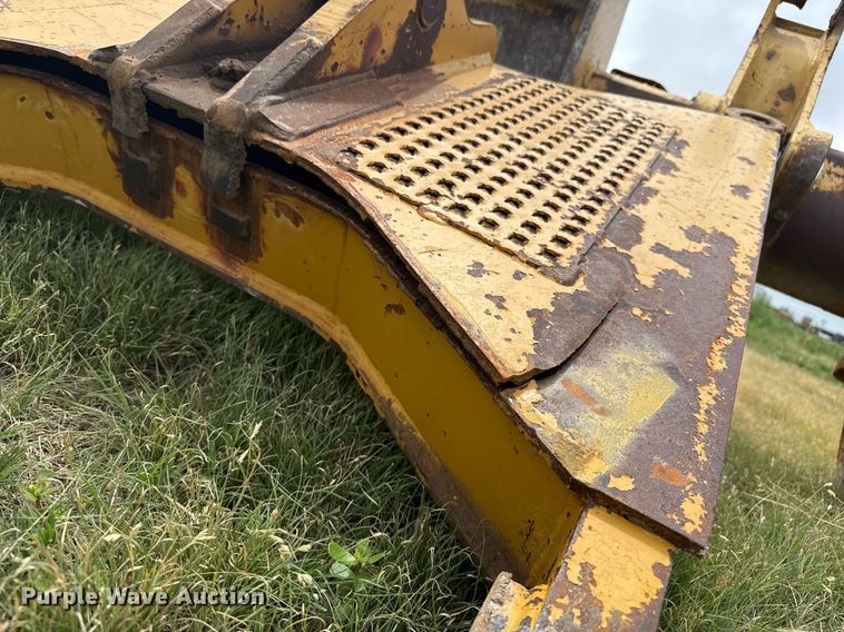 image for item DZ8699 Caterpillar  D6N  ripper