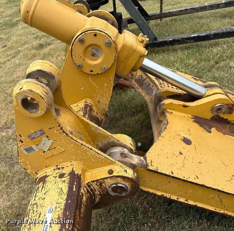 image for item DZ8699 Caterpillar  D6N  ripper