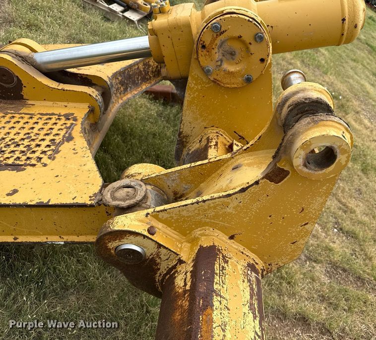 image for item DZ8699 Caterpillar  D6N  ripper