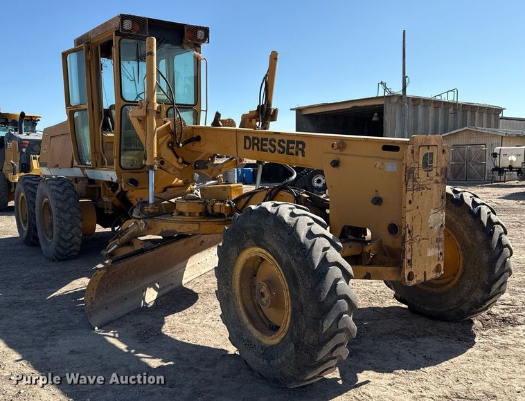 image for item DZ8725 Dresser 850 motor grader